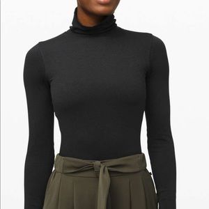 Lululemon Yin vibes turtleneck